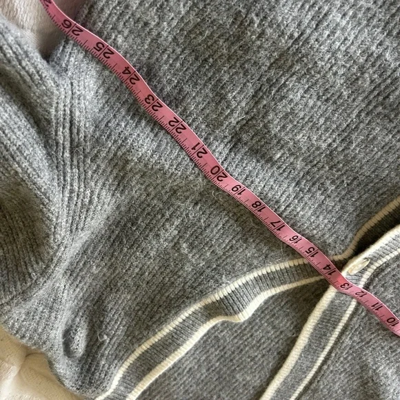 a new day size L grey preppy cardigan. Oversized. Super soft. Warm. Preppy. - Picture 6 of 8